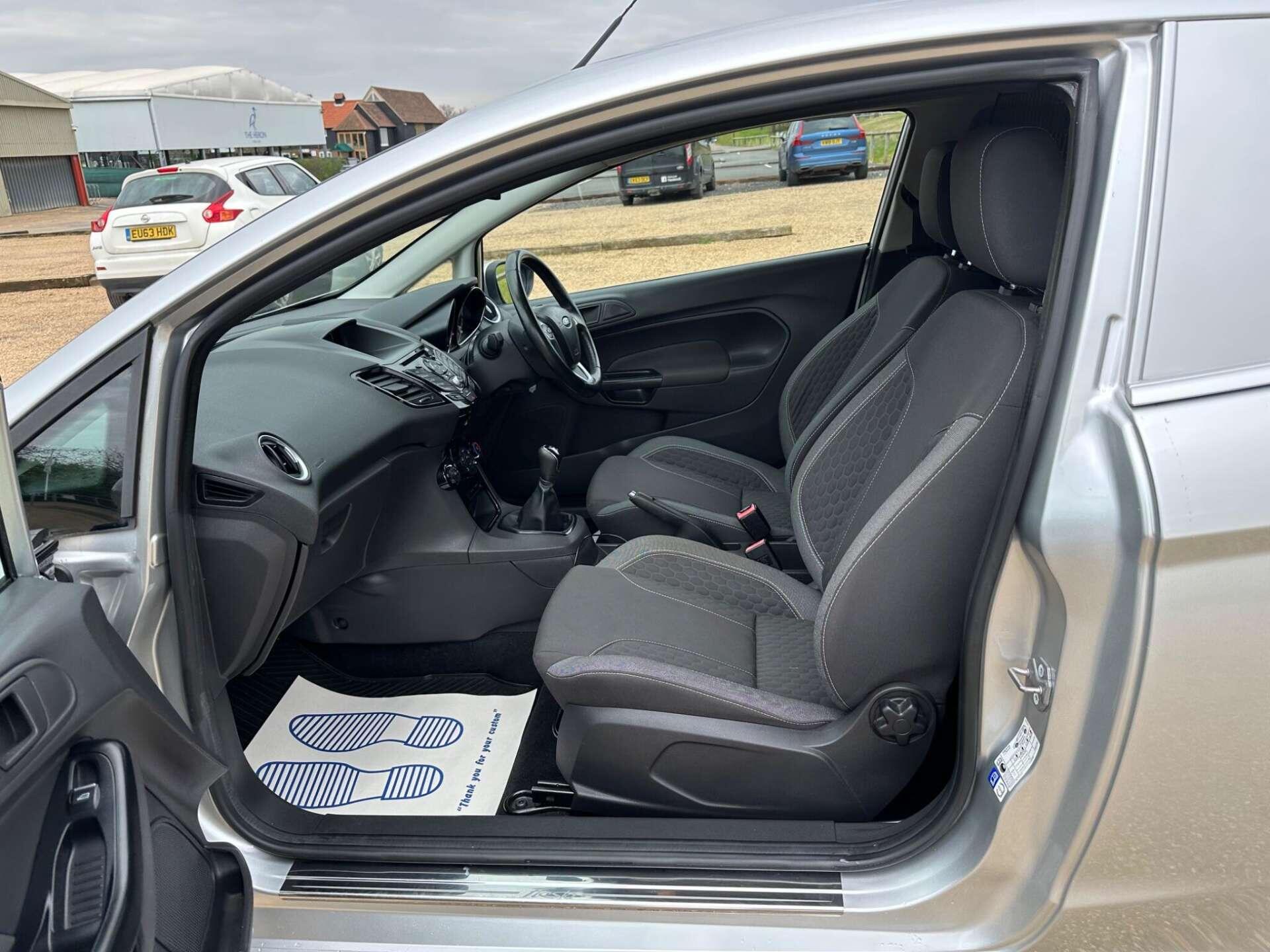 Ford Fiesta view 13