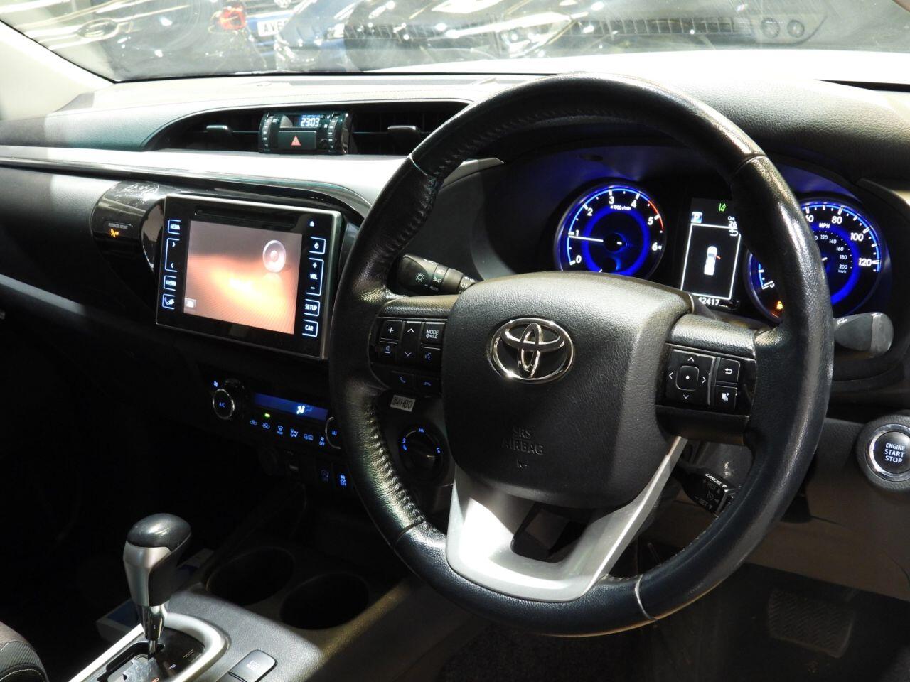Toyota Hilux view 27
