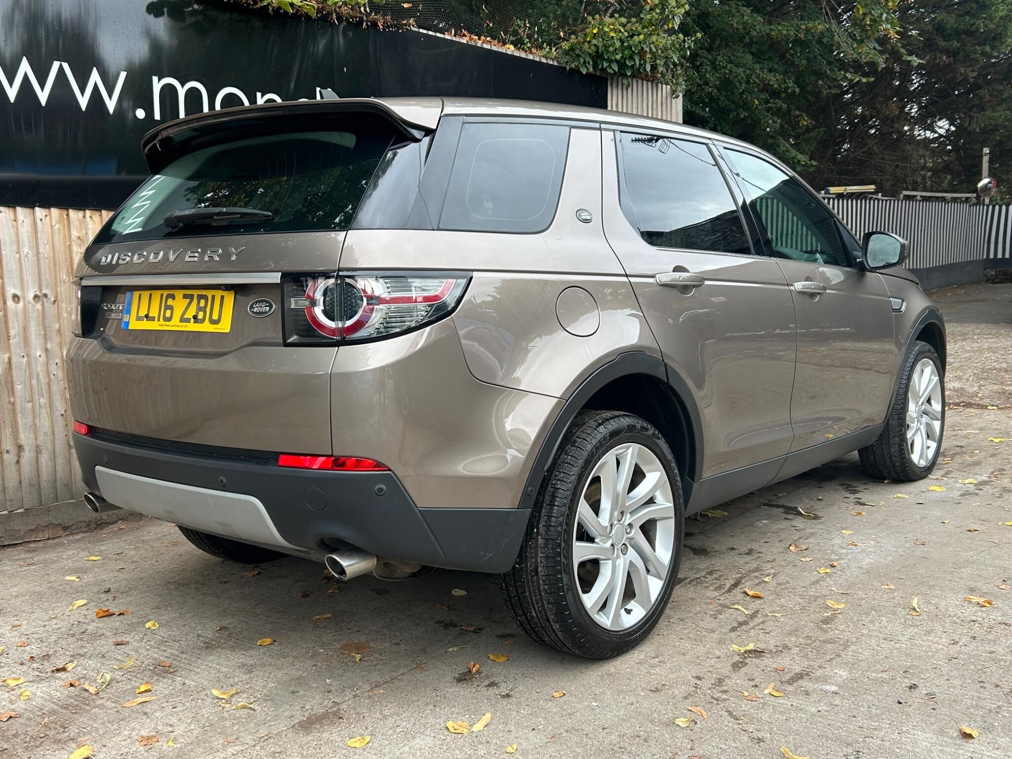Land Rover Discovery Sport view 16