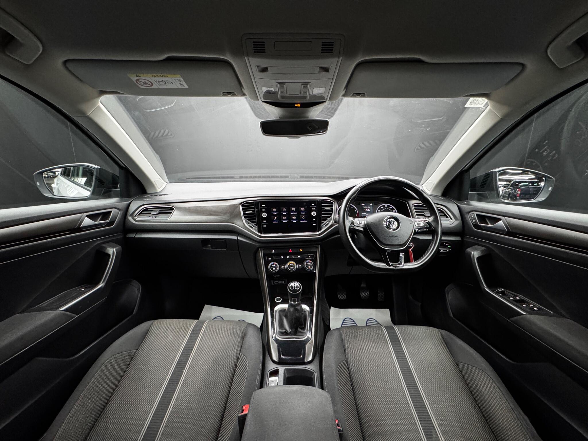 Volkswagen T-Roc view 17