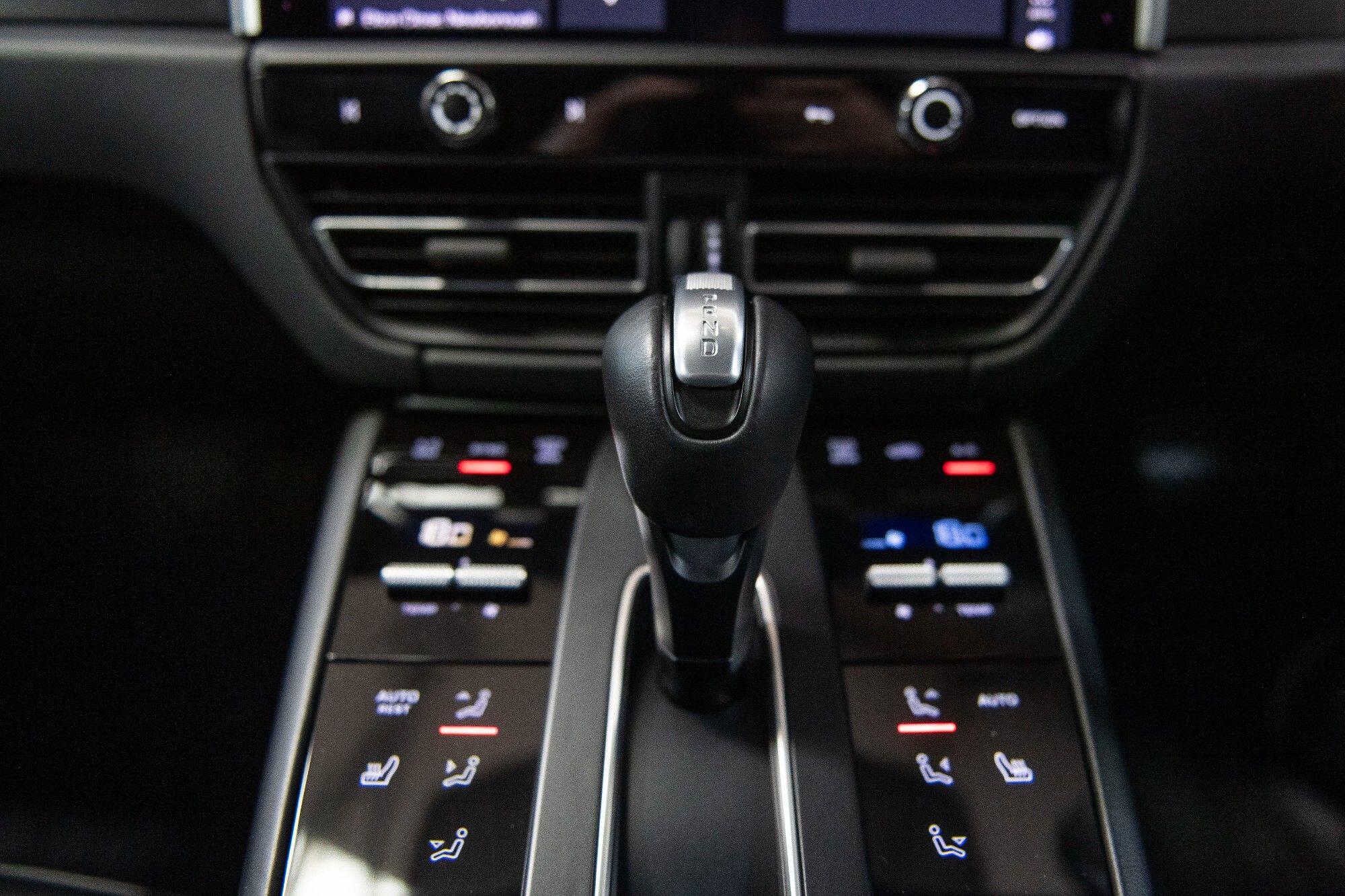 Porsche Macan view 28