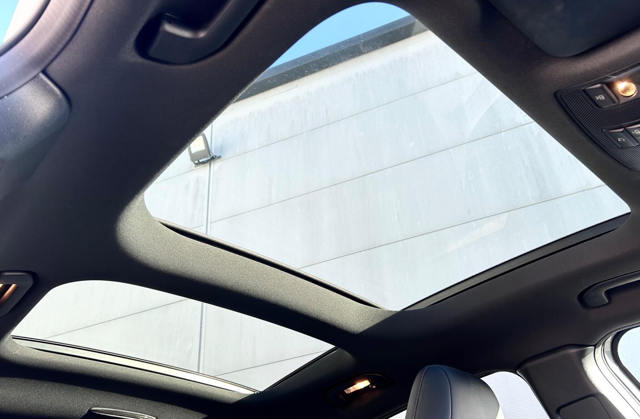 Mercedes-Benz GLA view 3