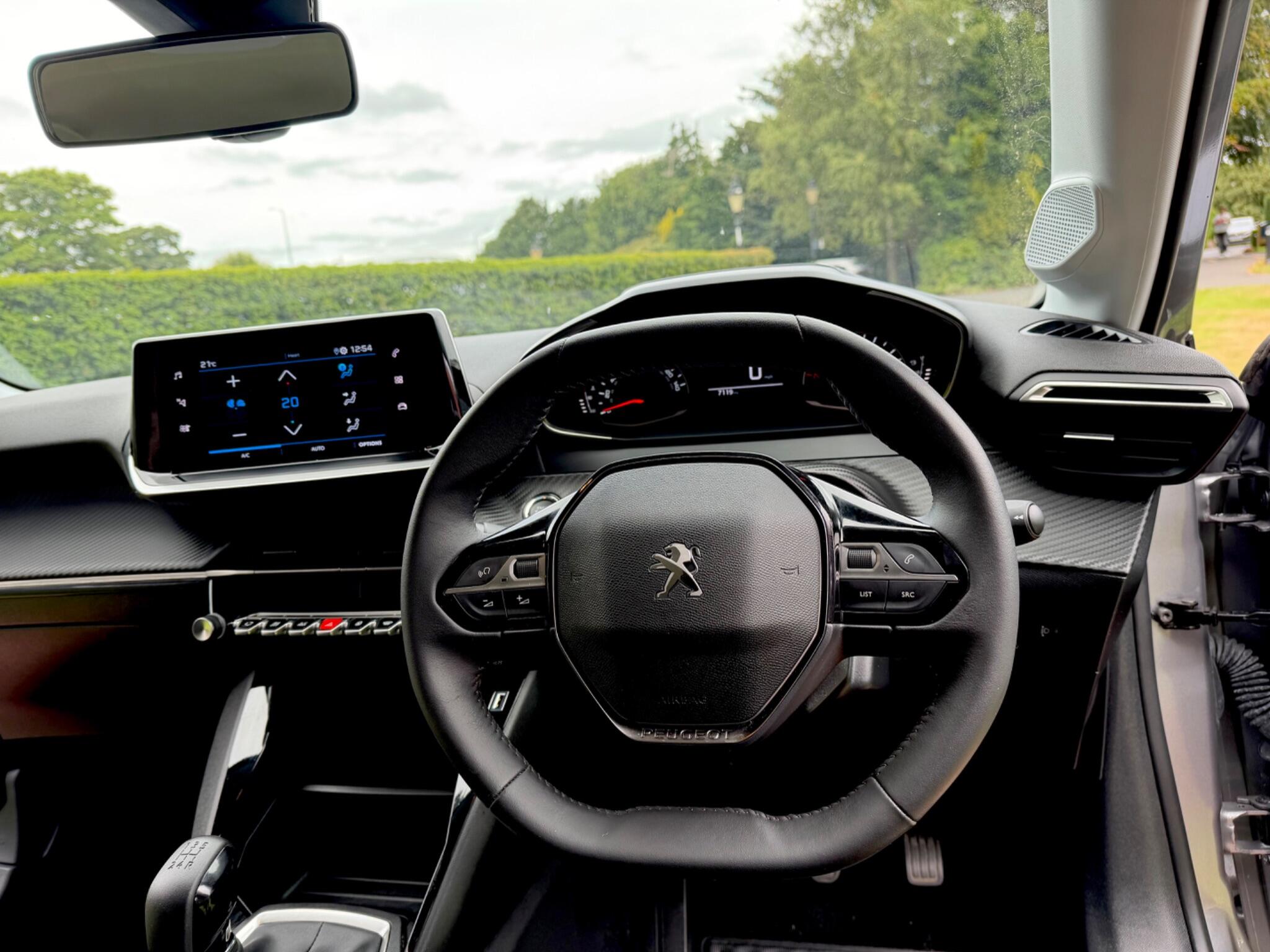 Peugeot 208 view 19