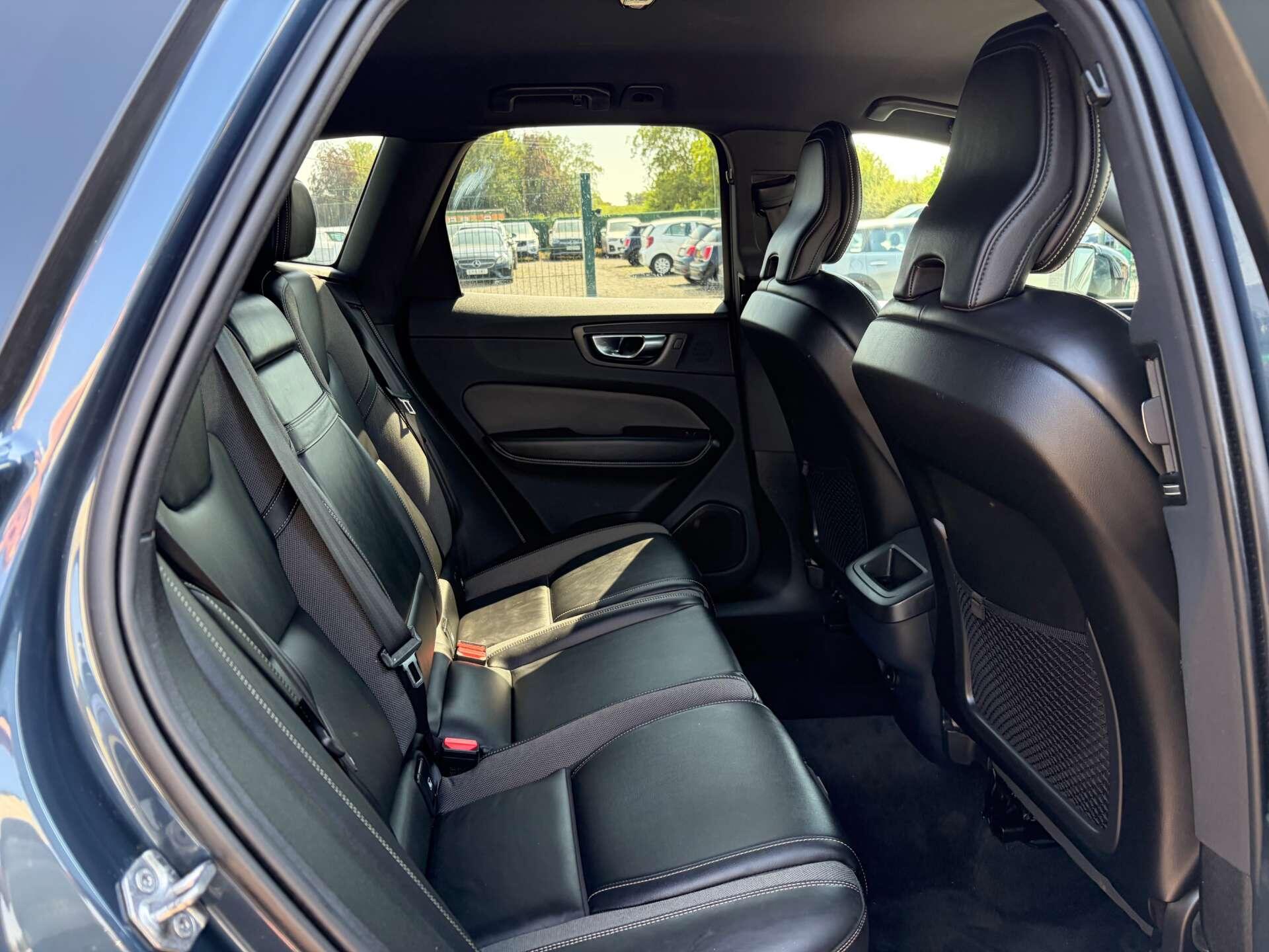 Volvo XC60 view 29