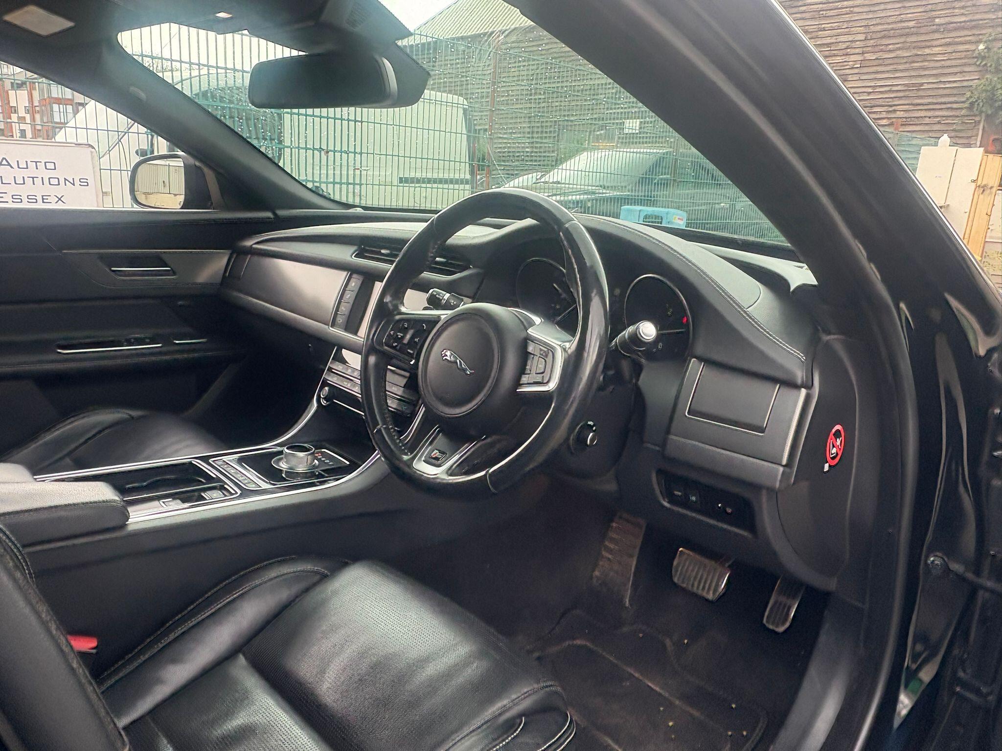 Jaguar XF view 8