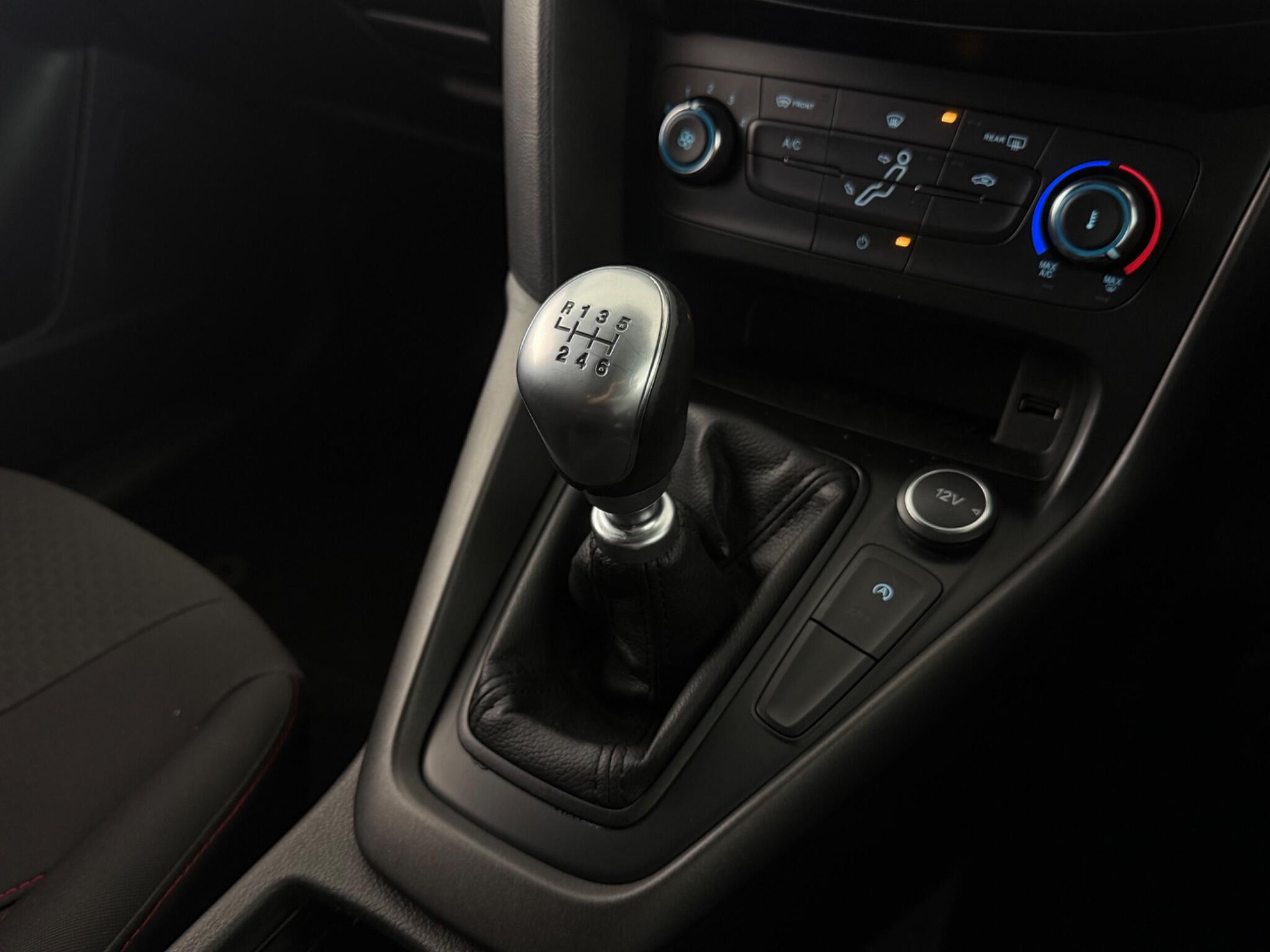 Ford Focus view 19