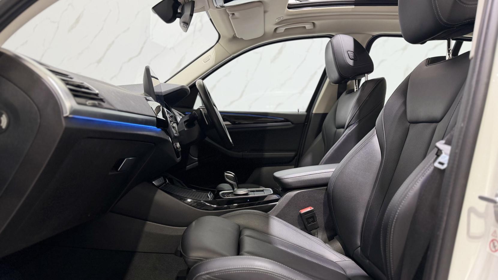 BMW X3 view 7