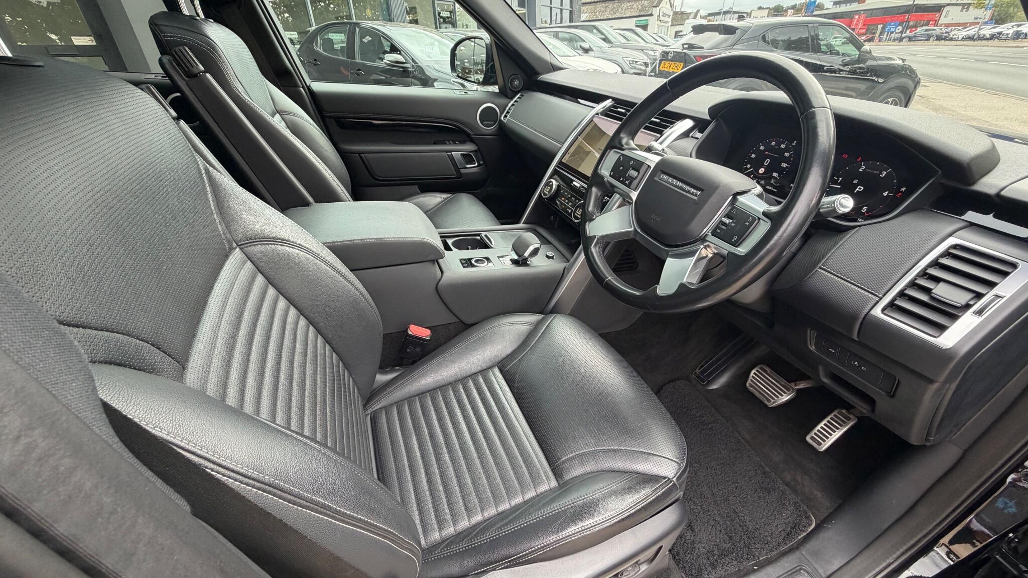 Land Rover Discovery view 16
