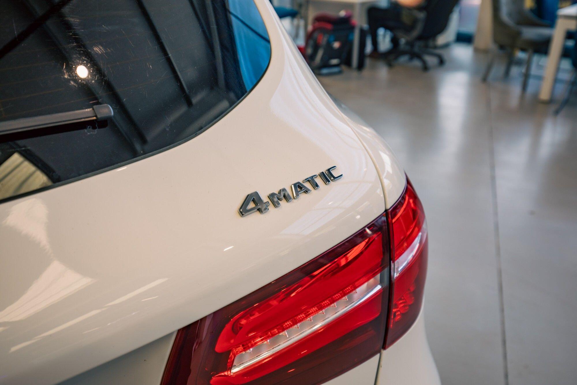 Mercedes-Benz GLC view 12