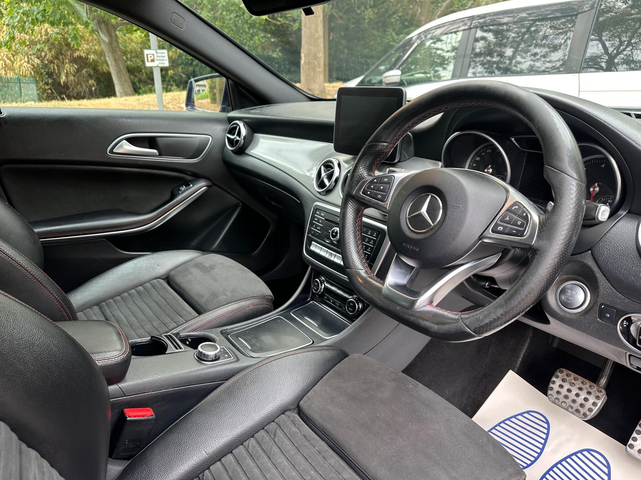 Mercedes-Benz Gla view 11