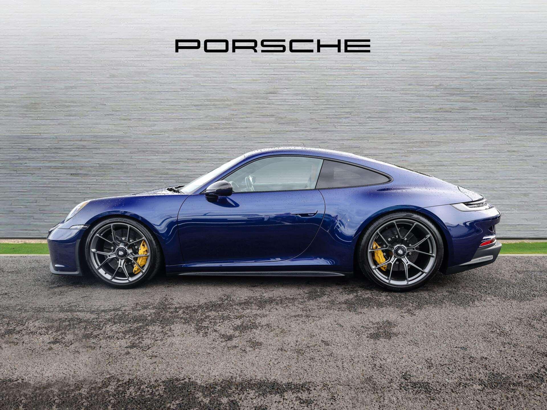Porsche 911 view 8