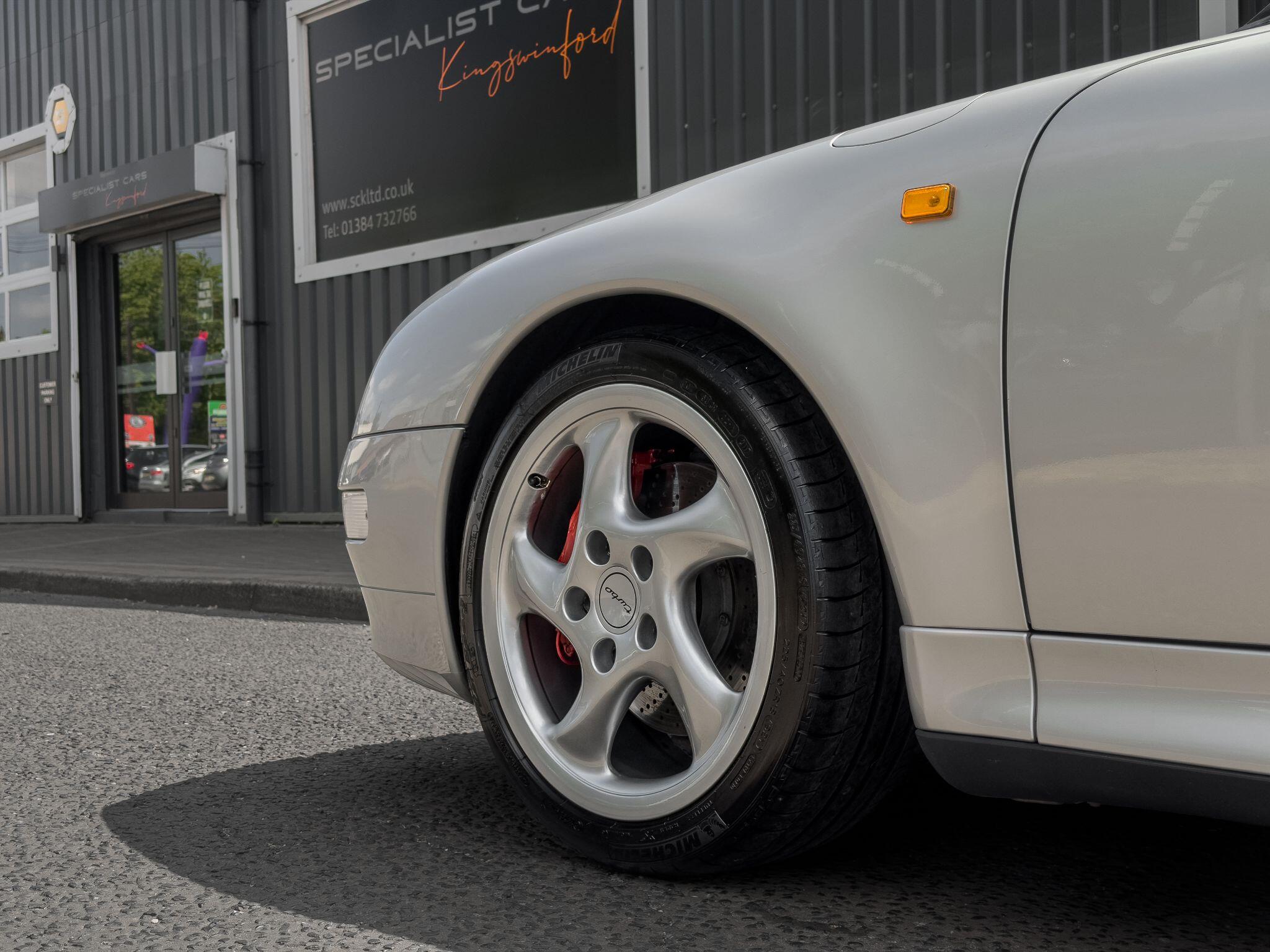 Porsche 911 view 7