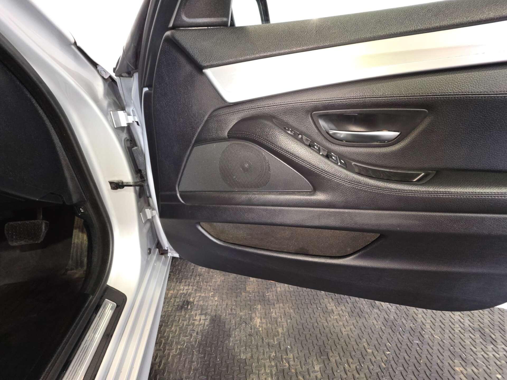 BMW 5 Series view 39