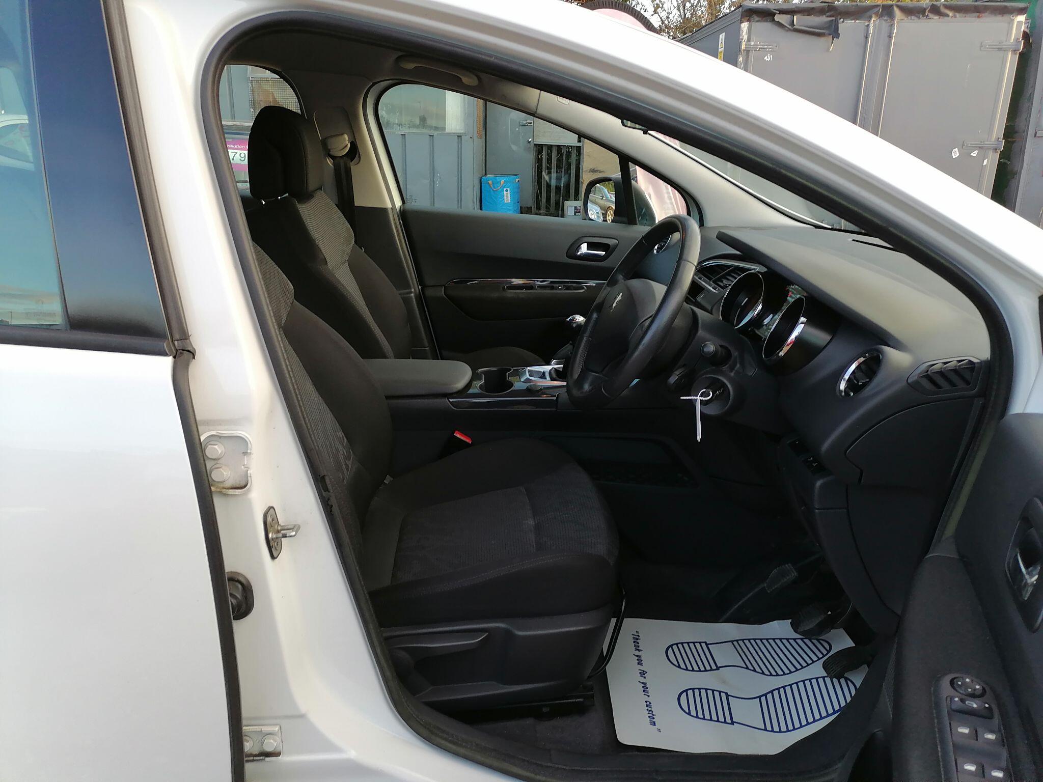 Peugeot 3008 view 32