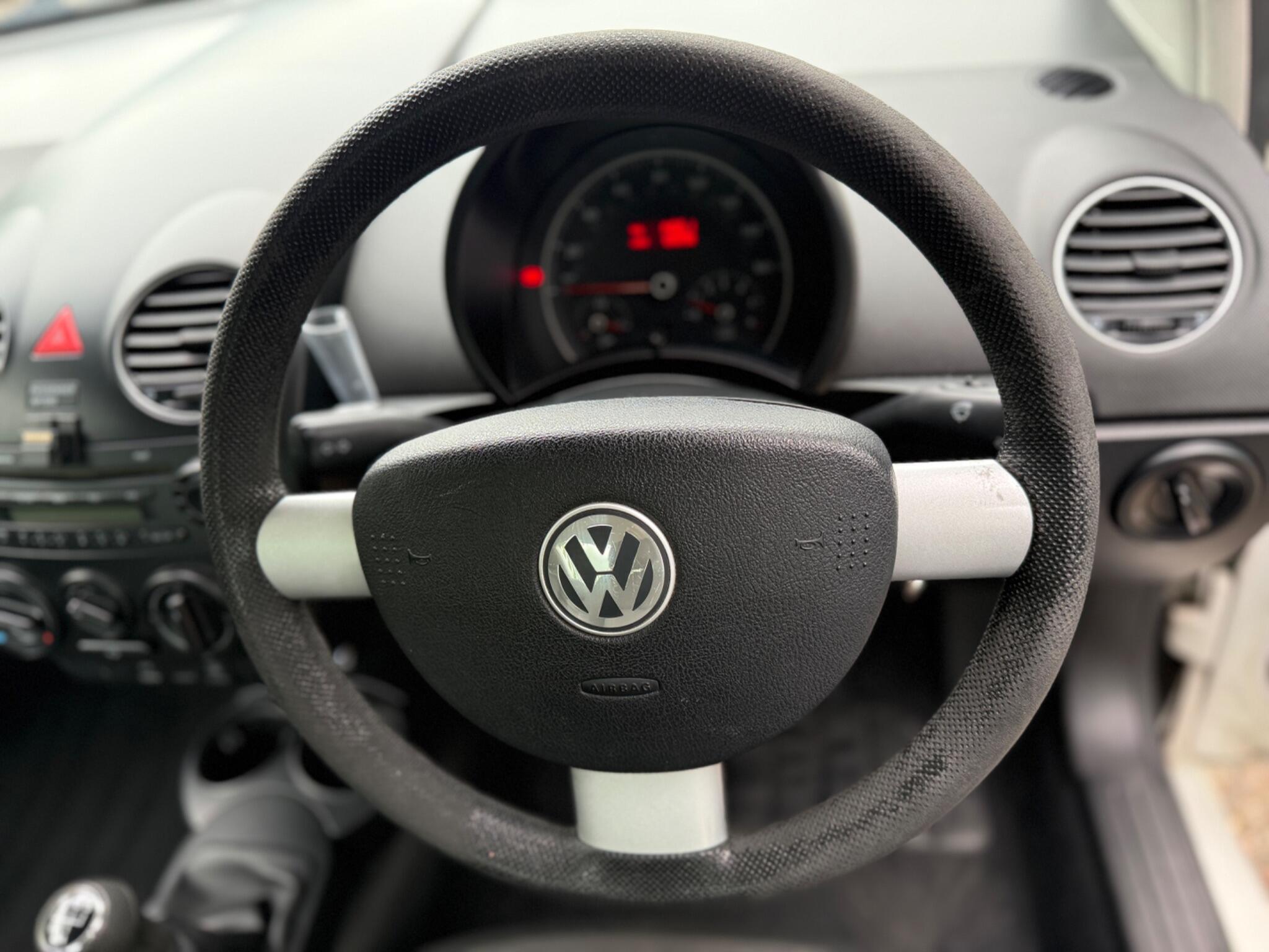 2009 Volkswagen Beetle image 16