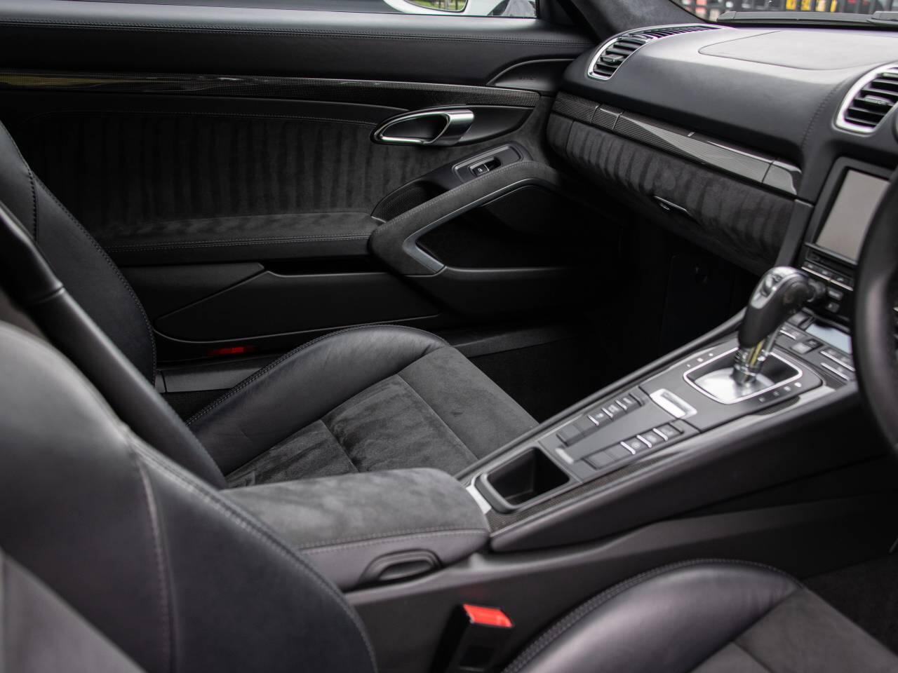 Porsche Cayman view 26