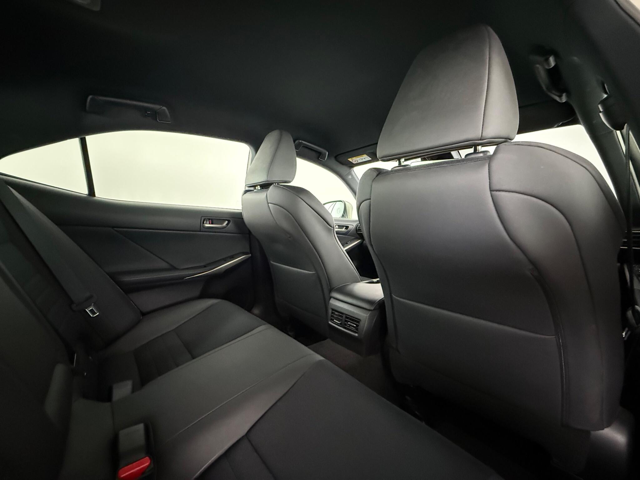 Lexus Is view 32