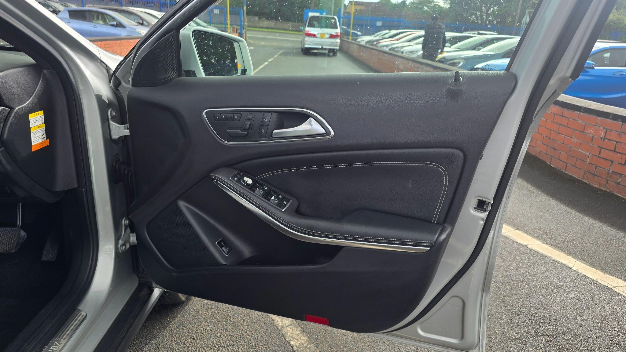 Mercedes-Benz GLA view 20