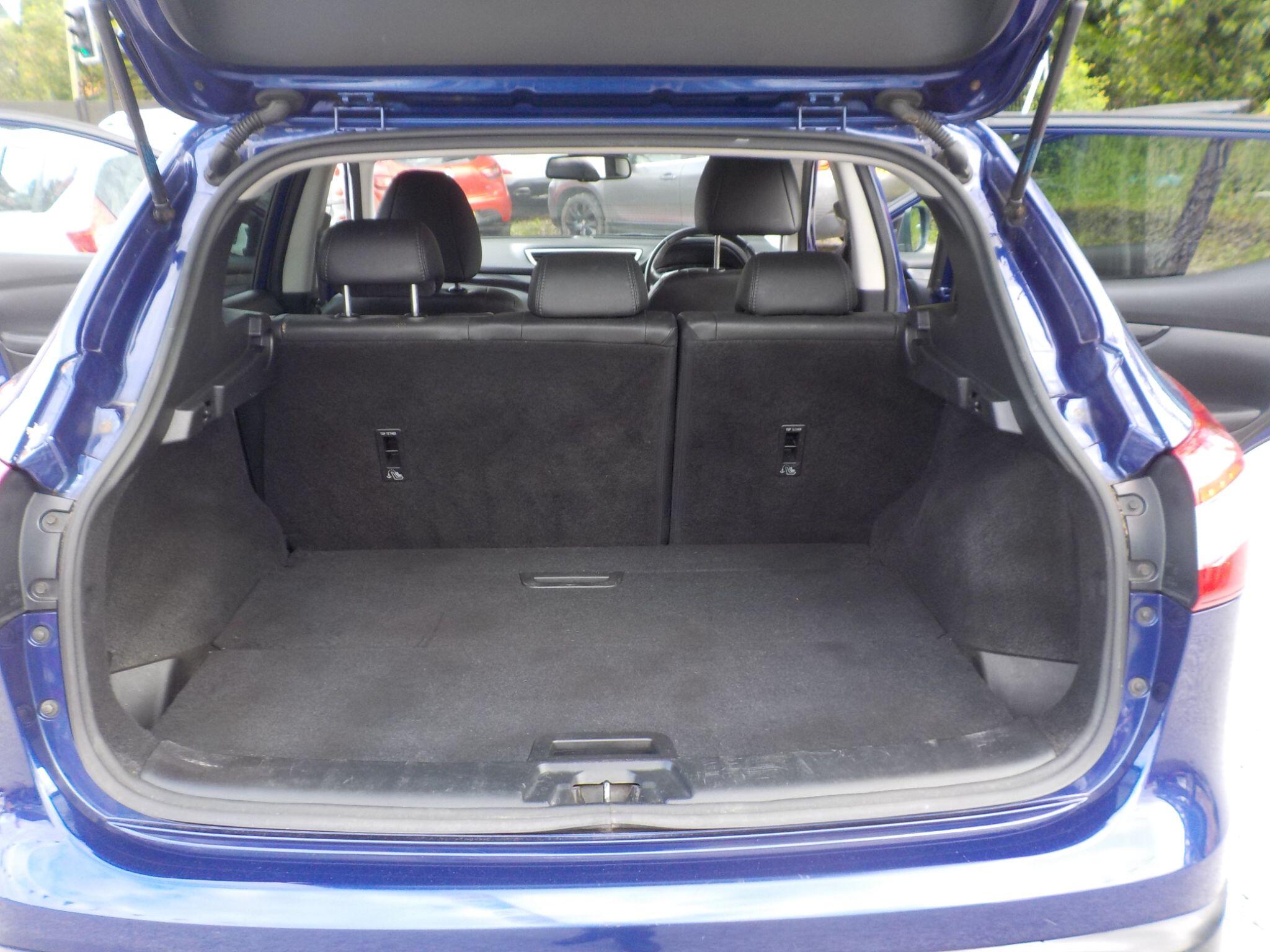 Nissan Qashqai 1.6 dCi Tekna 2WD Euro 6 (s/s) 5dr