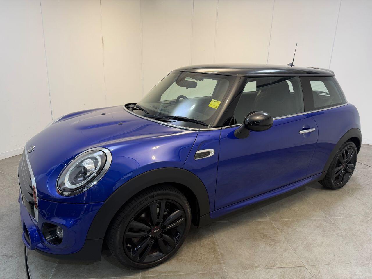 Mini Cooper view 34