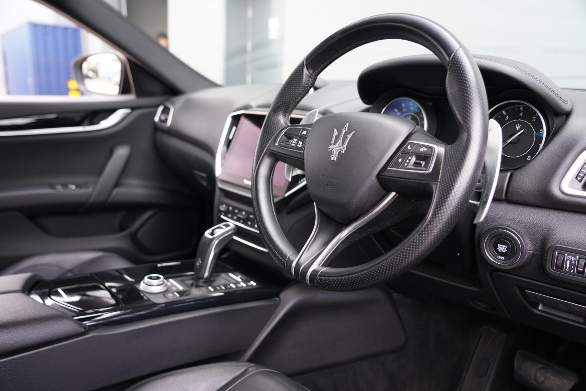 Maserati Ghibli view 12