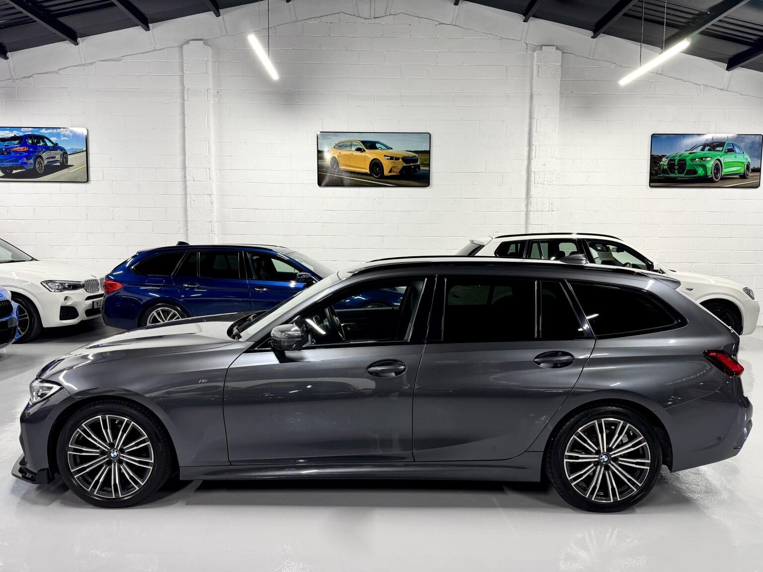 BMW 3 Series view 24