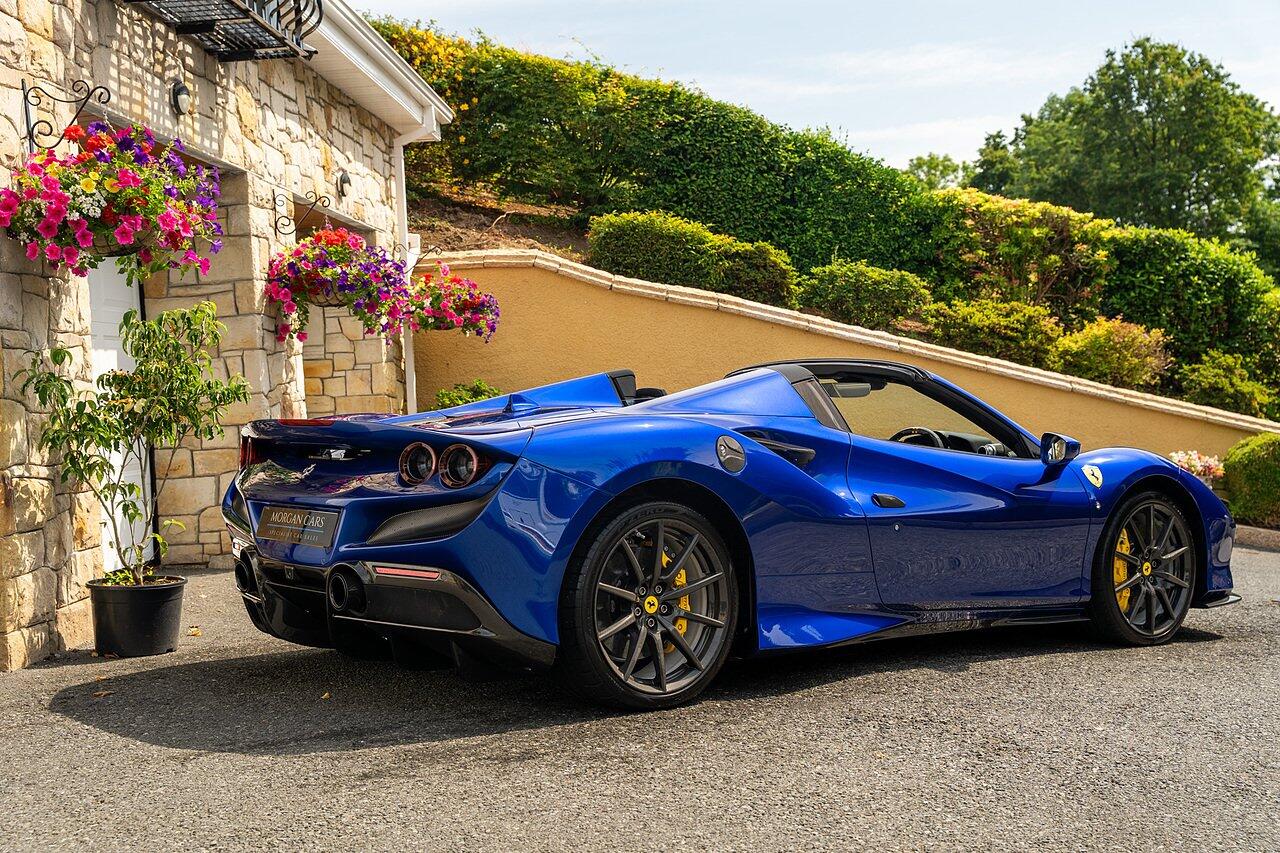 Ferrari F8 Tributo view 12