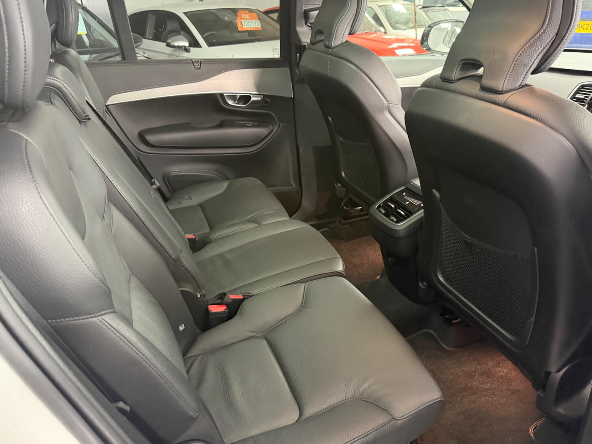 Volvo XC90 view 39