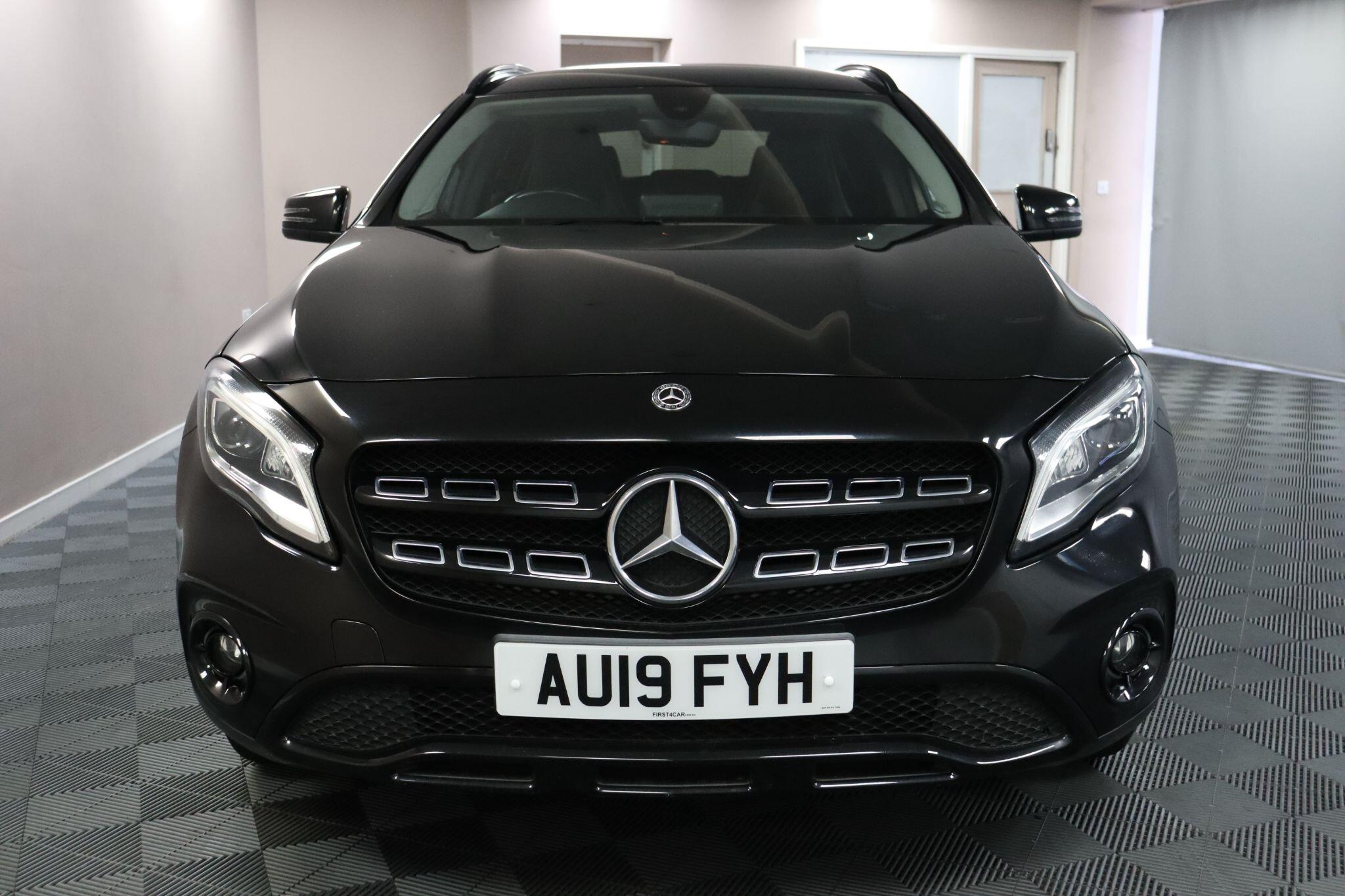 Mercedes-Benz Gla view 2