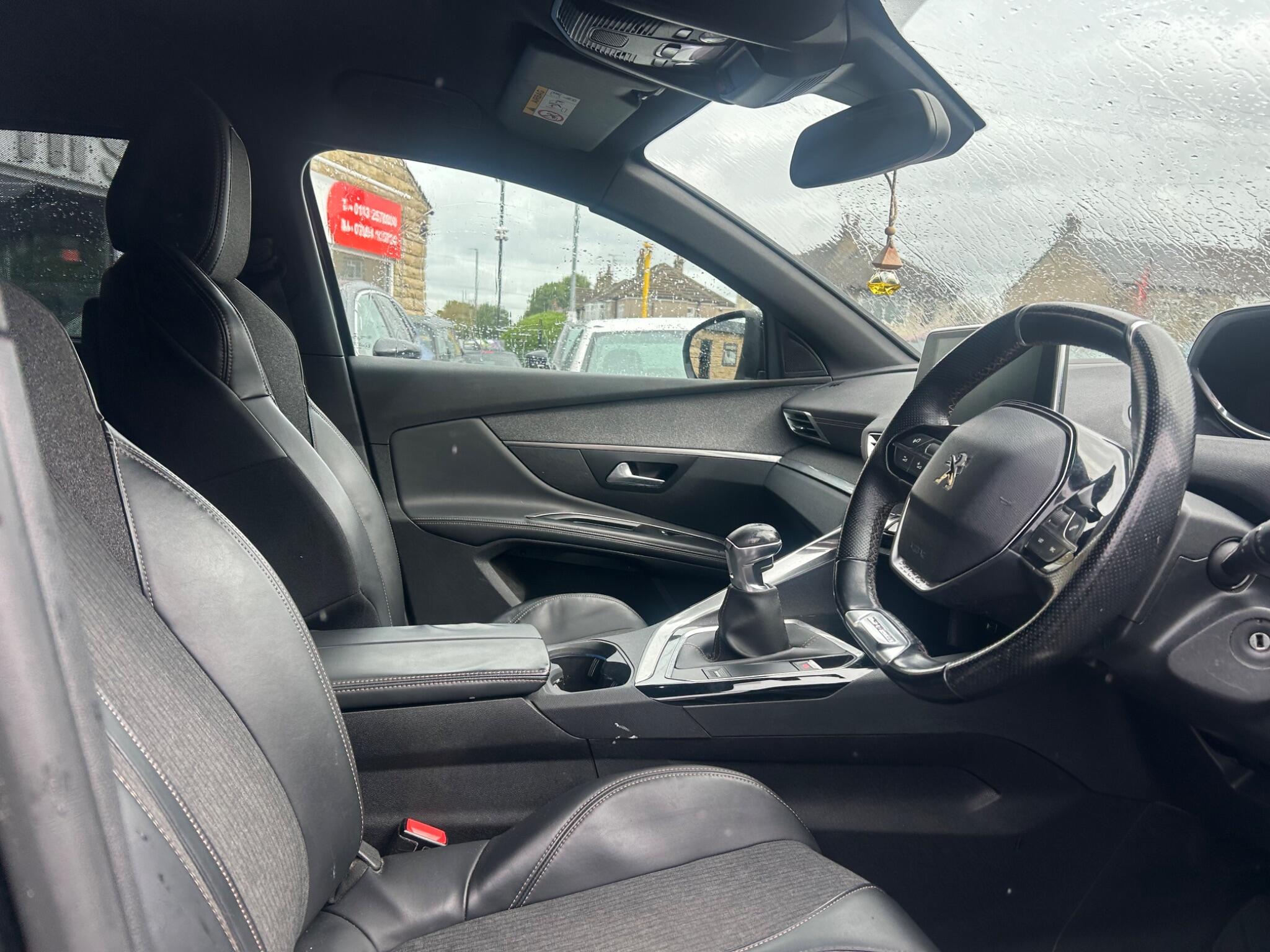 Peugeot 5008 view 12