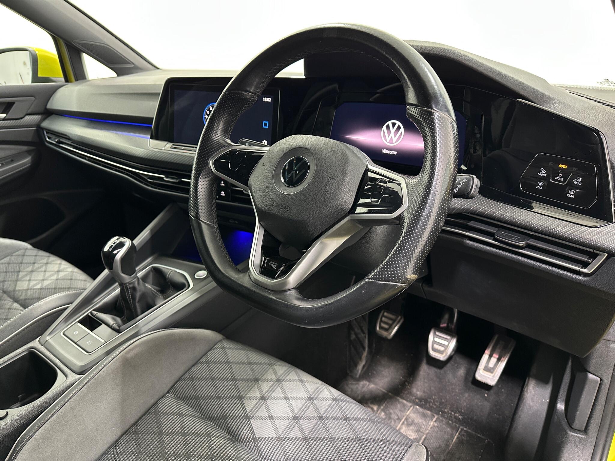 Volkswagen Golf view 11