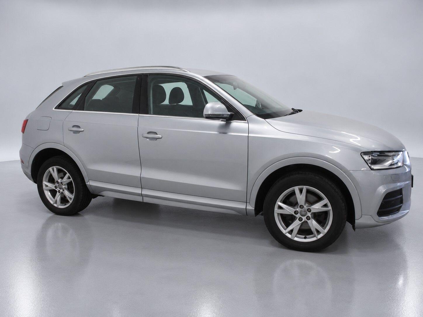 Audi Q3 view 4