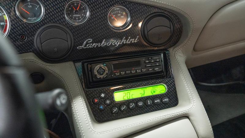 Lamborghini Diablo view 27