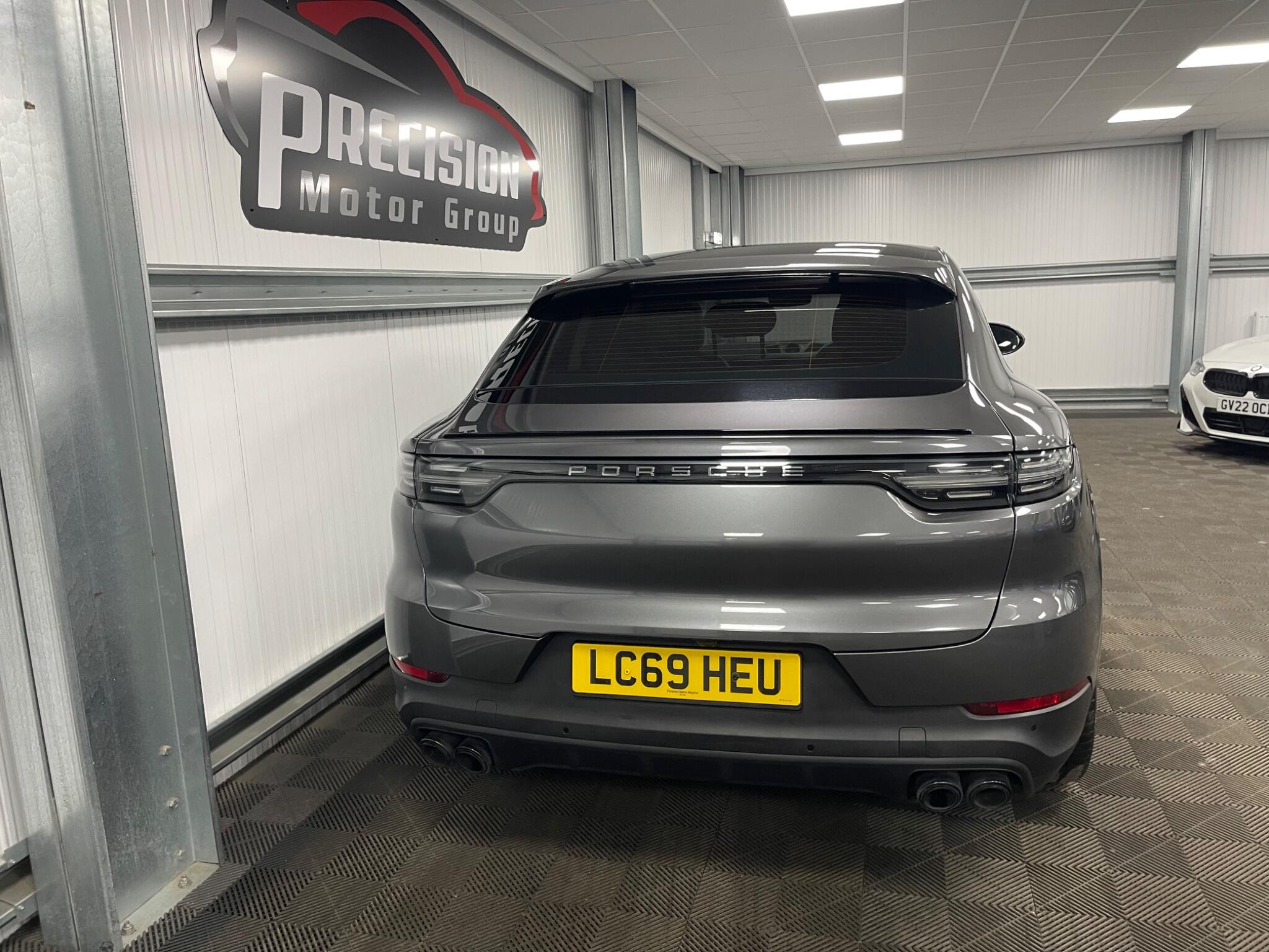 Porsche Cayenne view 25