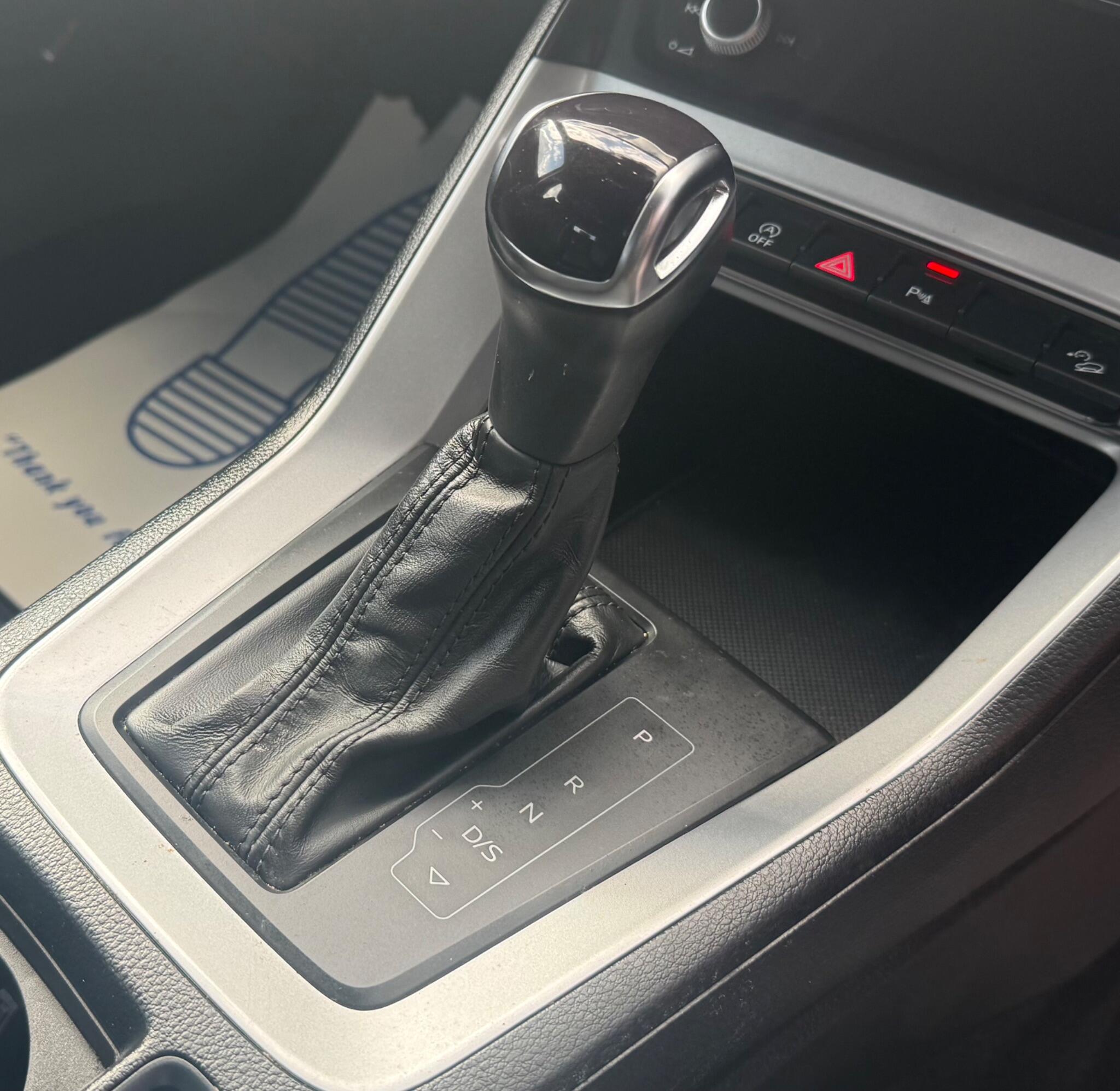 Audi Q3 view 16