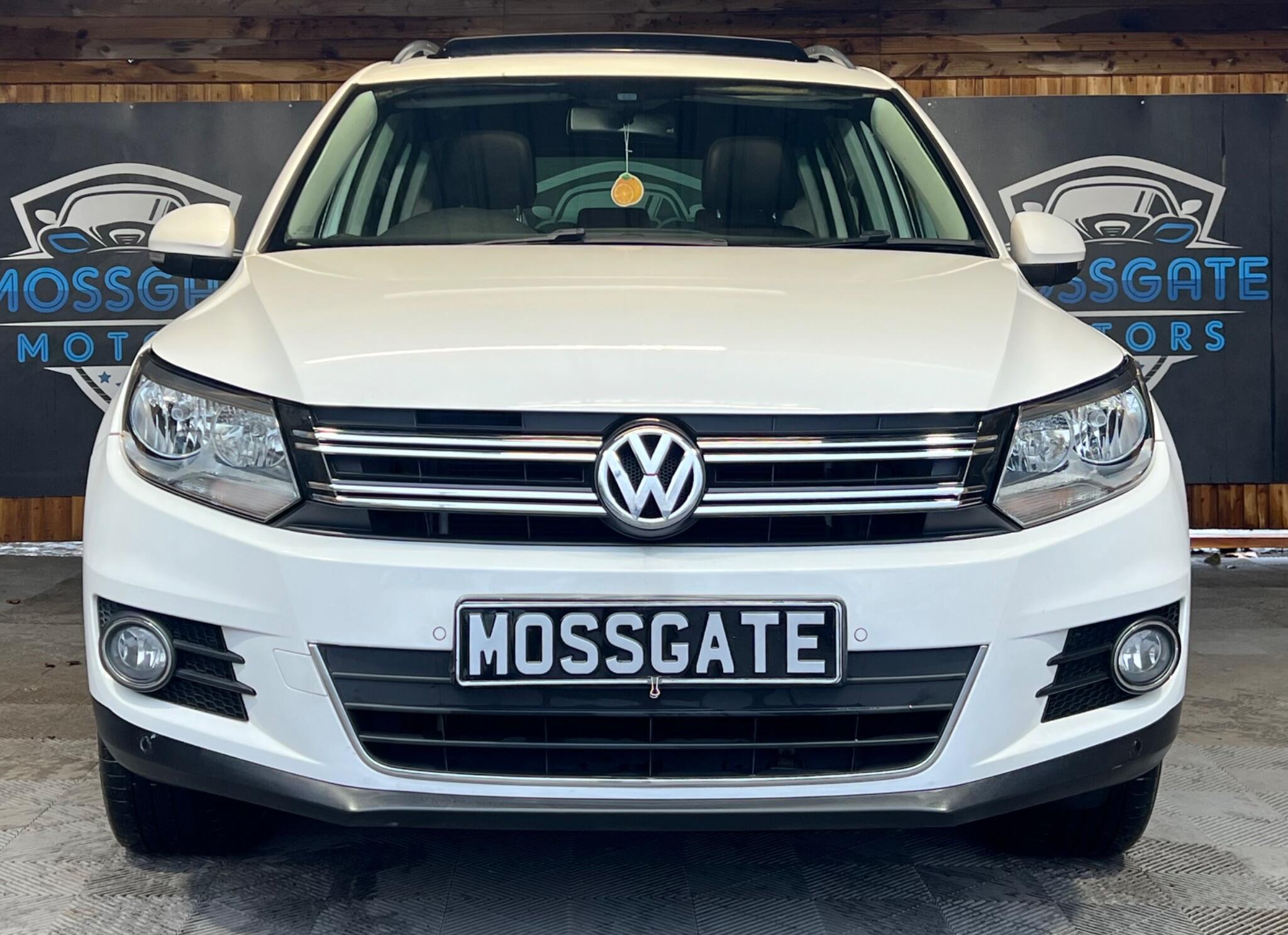 Volkswagen Tiguan view 4