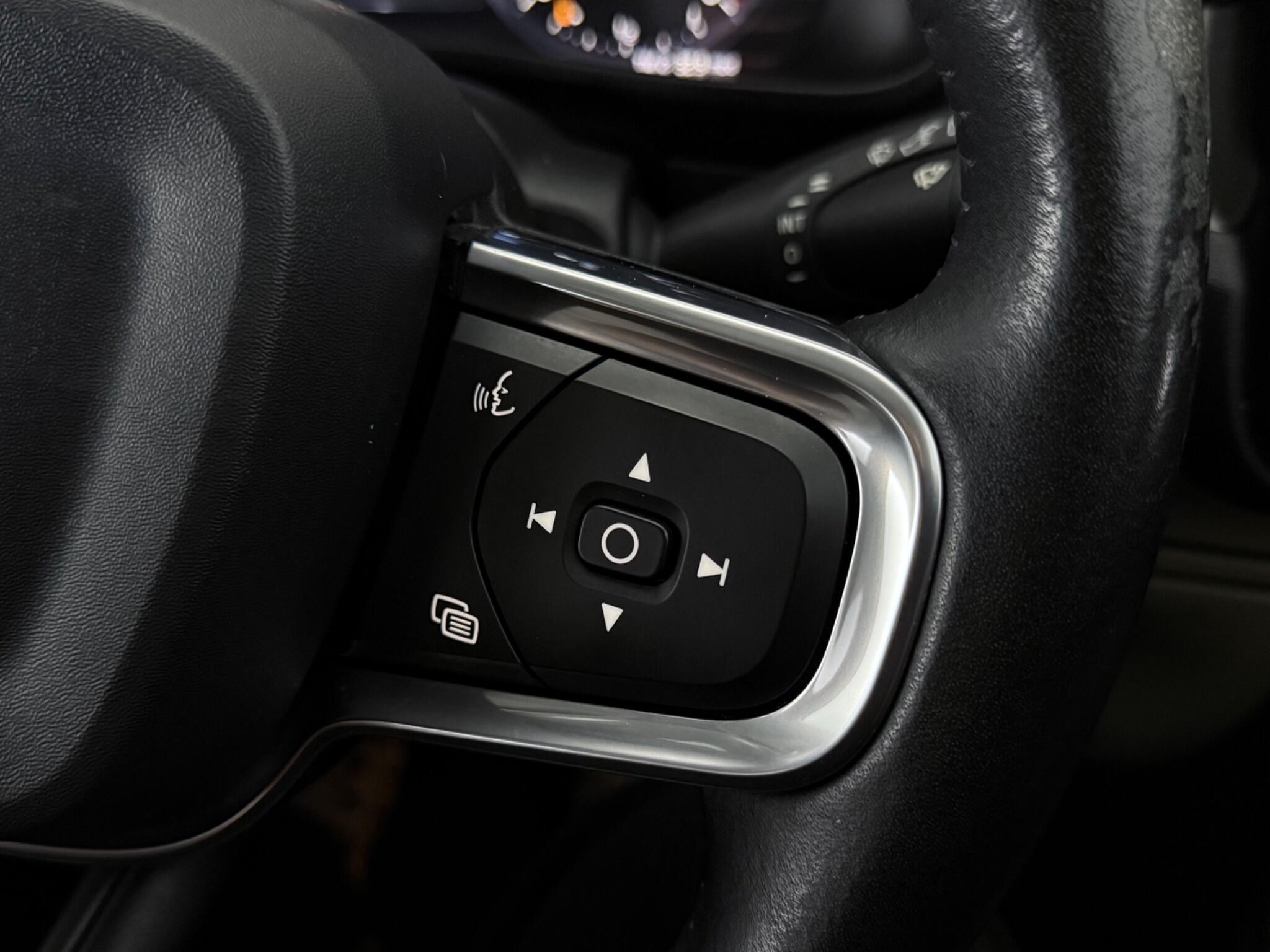 Volvo XC40 view 15
