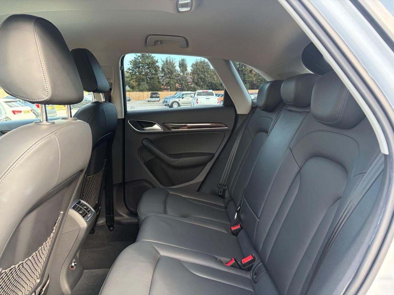 Audi Q3 view 22