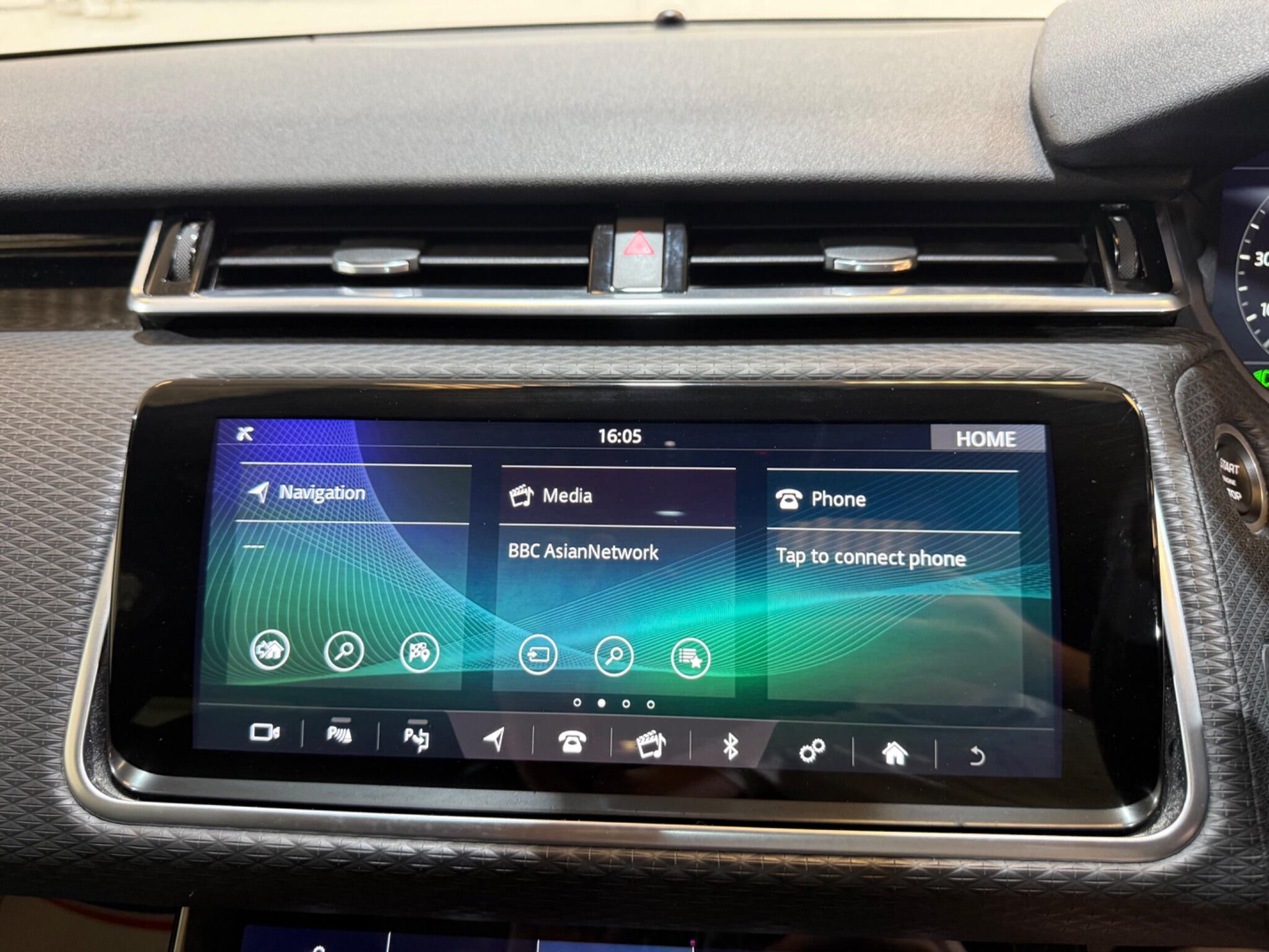 Land Rover Range Rover Velar view 24