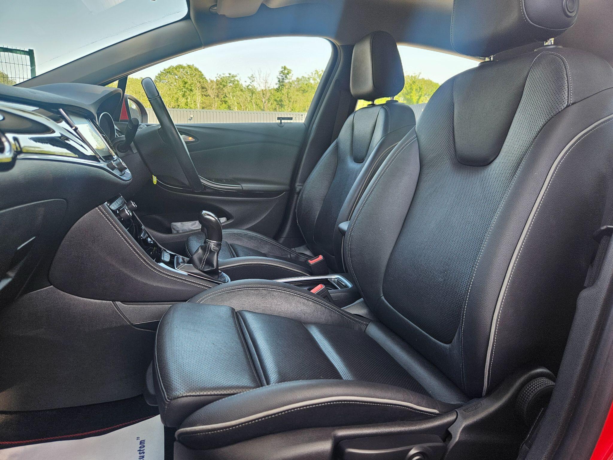 2016 Vauxhall Astra image 18