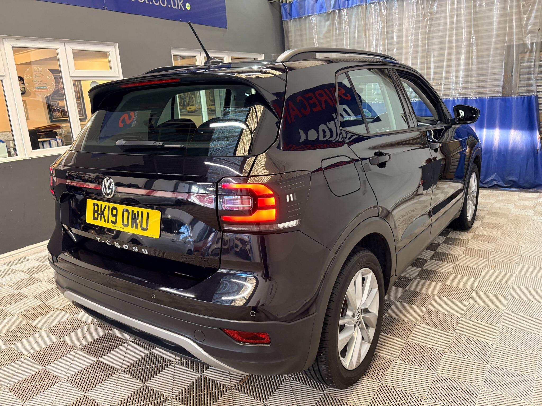 Volkswagen T-Cross view 6