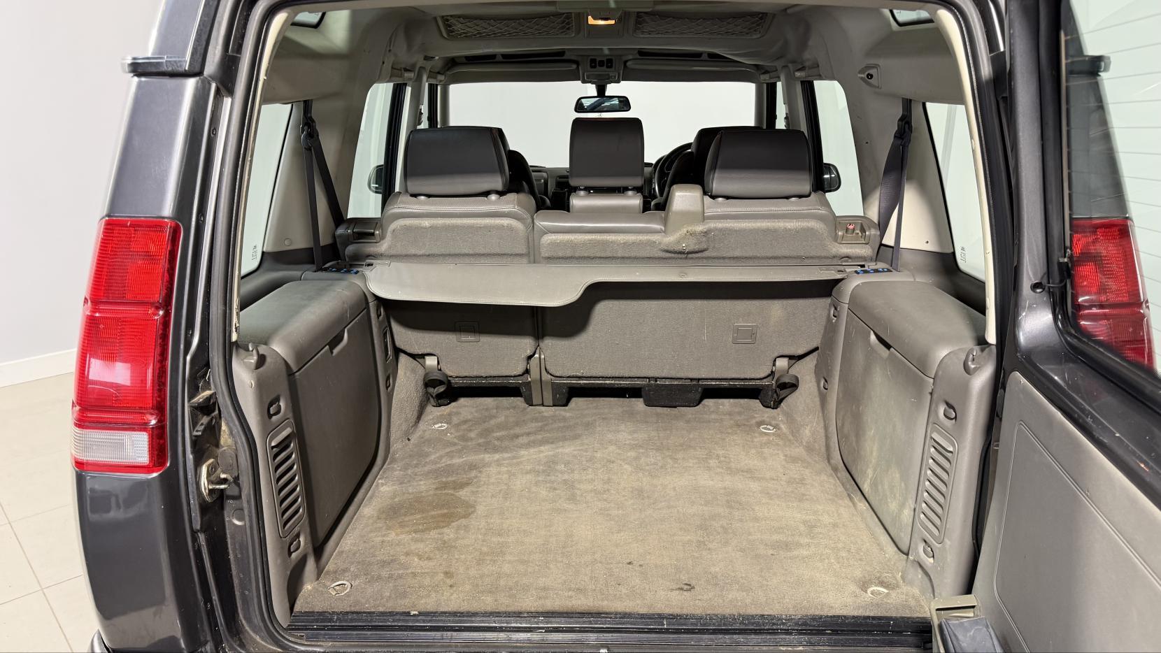 Land Rover Discovery 4 view 15
