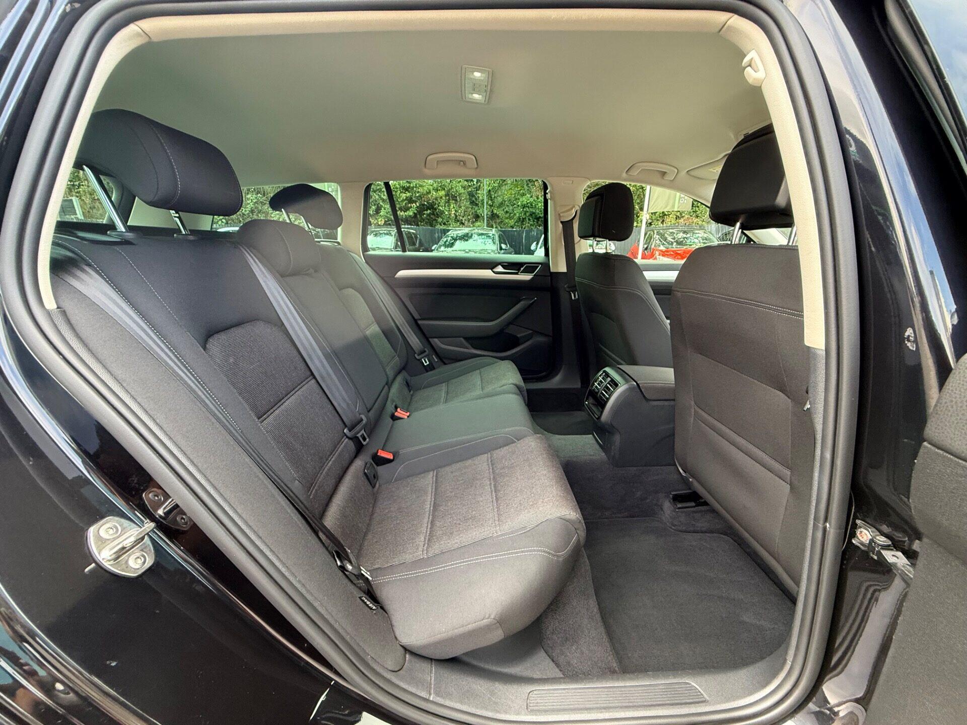 Volkswagen Passat view 17