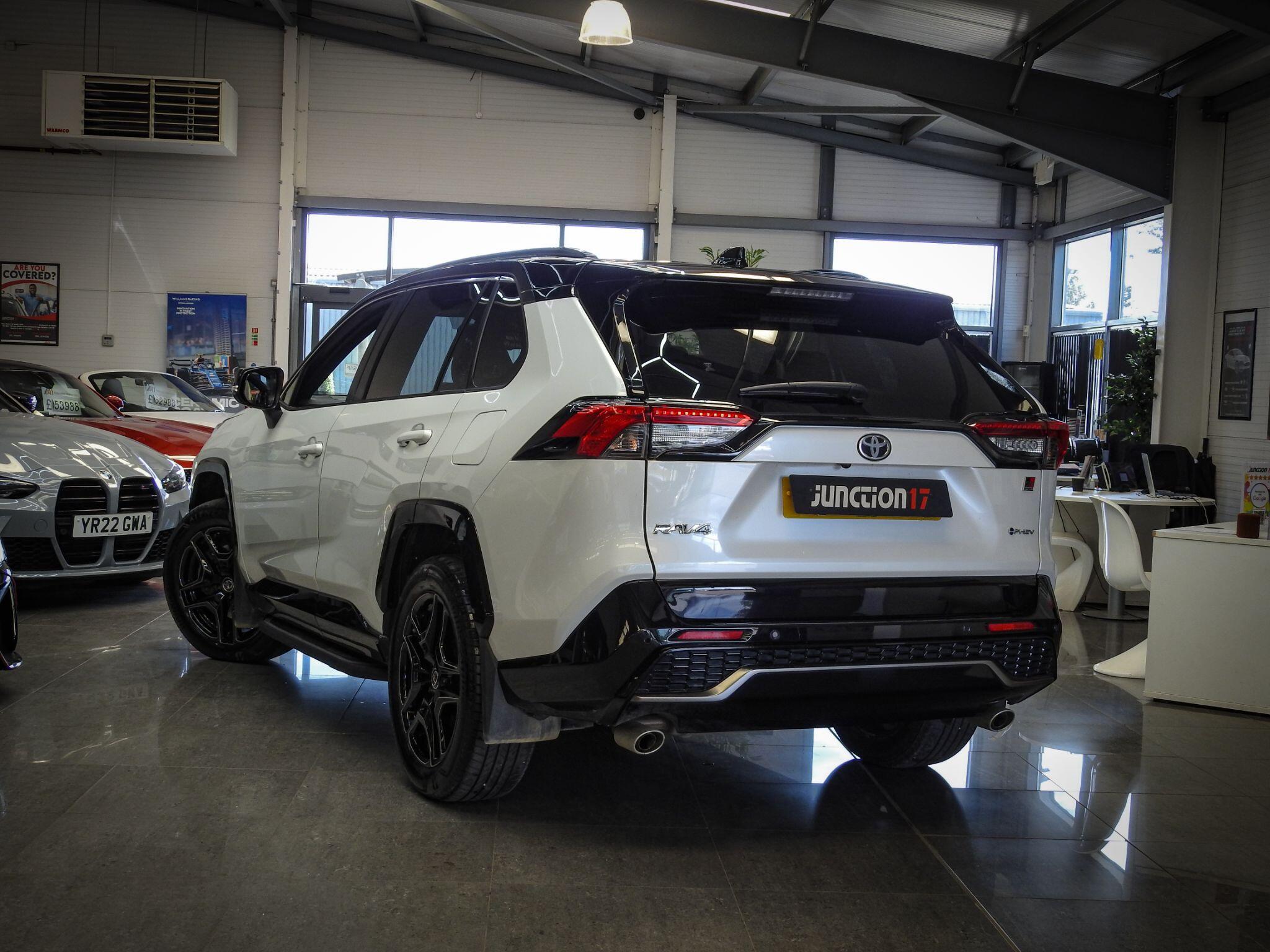 Toyota Rav4 view 4