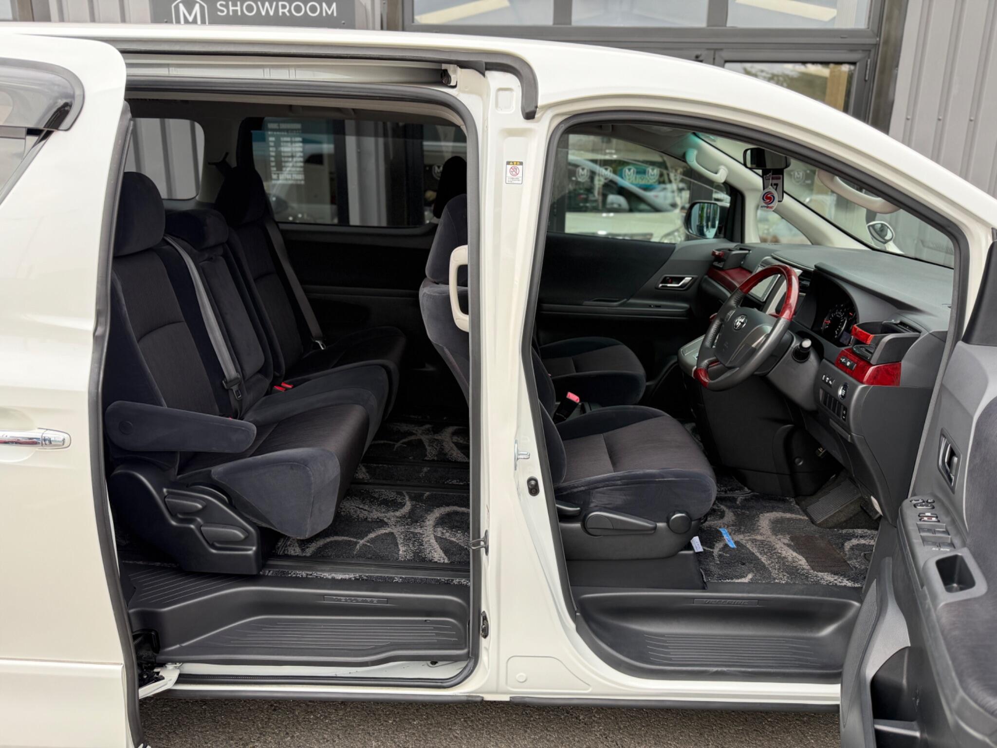 Toyota Vellfire view 51