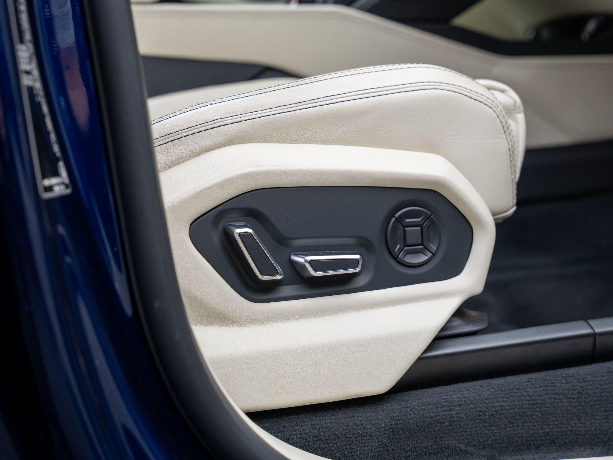 Lamborghini Urus view 16