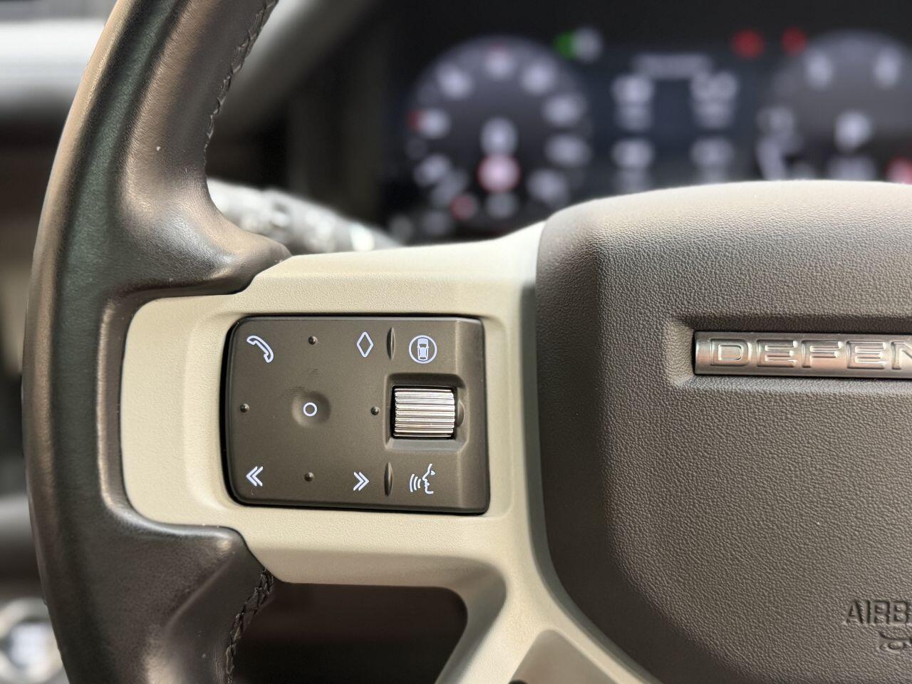 Land Rover Defender 110 view 34