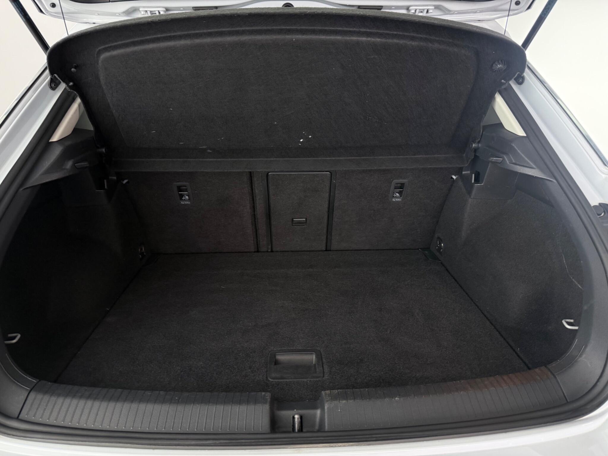 Volkswagen T-Roc view 9