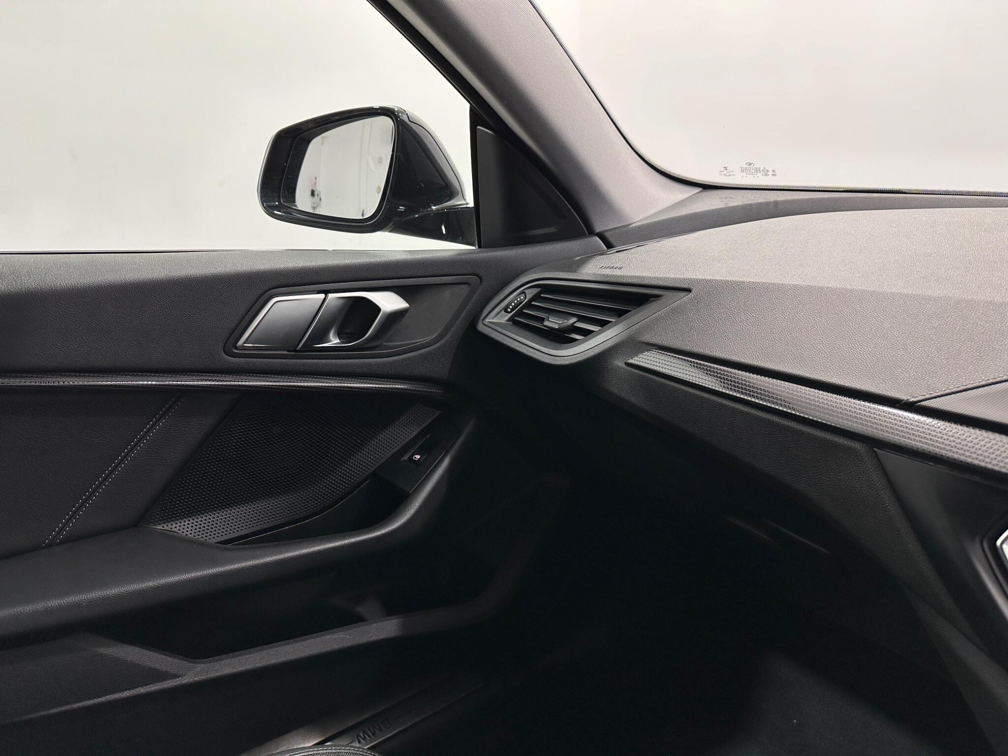 BMW 2 Series view 28