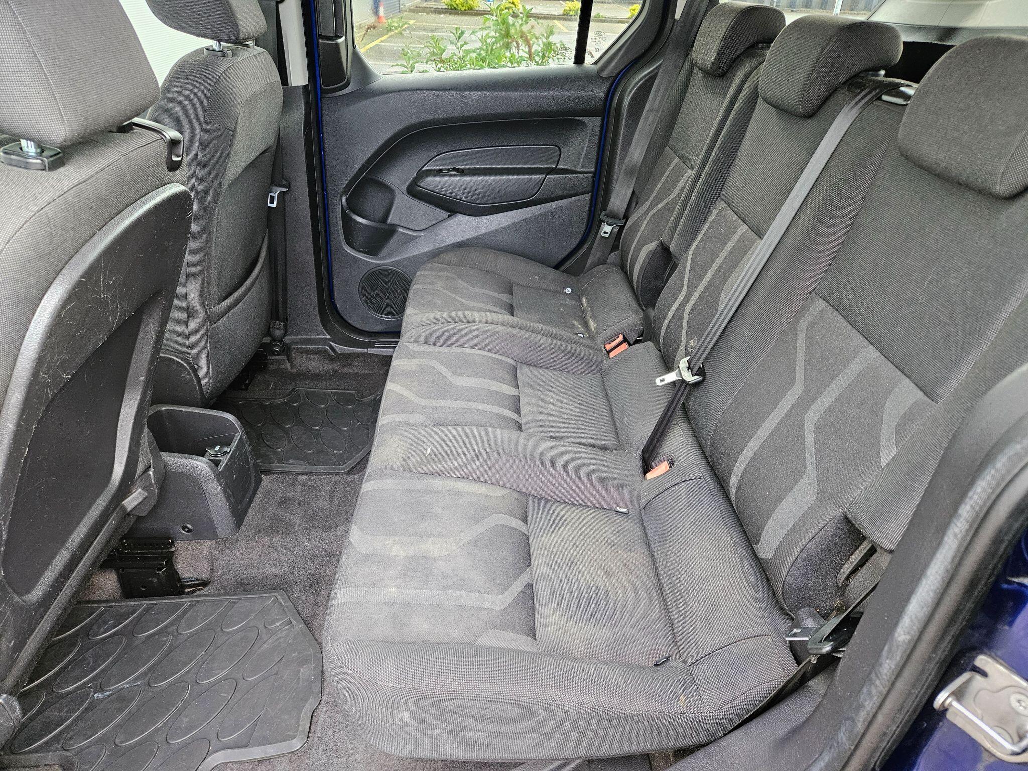 Ford Tourneo Connect view 13